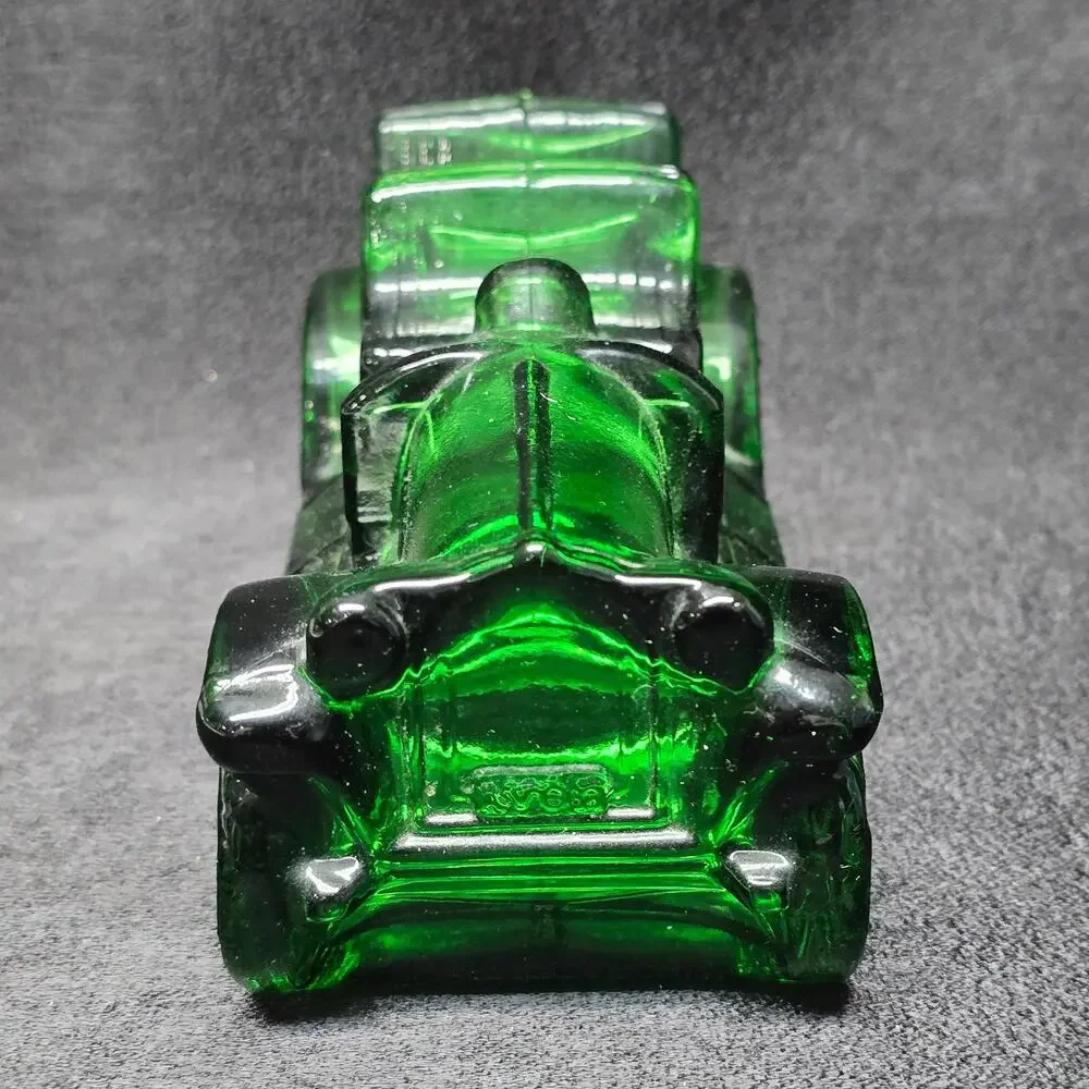 Vintage Avon Station Wagon Tai Winds After Shave Glass Car Decanter